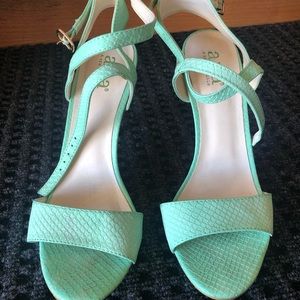 ana A New Approach heels